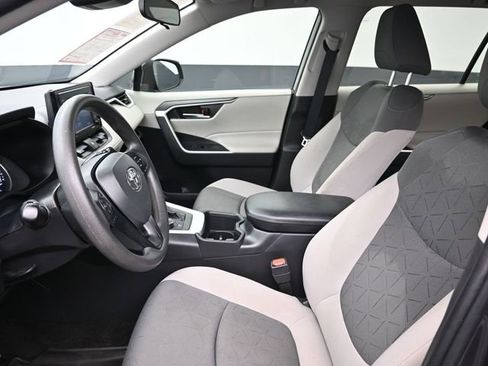 Used 2022 Toyota RAV4 XLE image 26