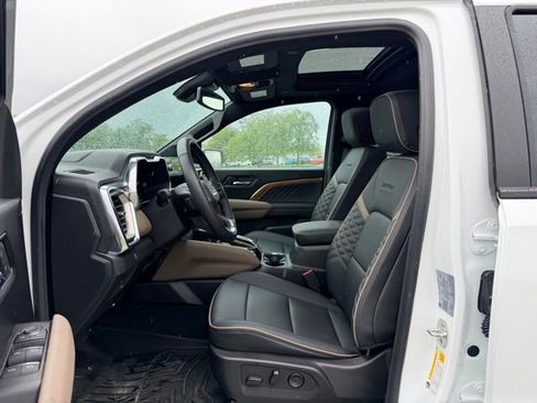 Used 2025 GMC Canyon Denali AWD/4WD image 7
