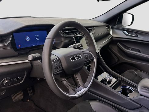 Used 2024 Jeep Grand Cherokee L Altitude image 18