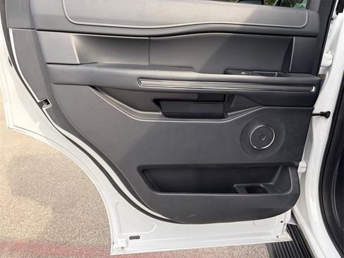 Used 2023 Ford Expedition XLT image 27