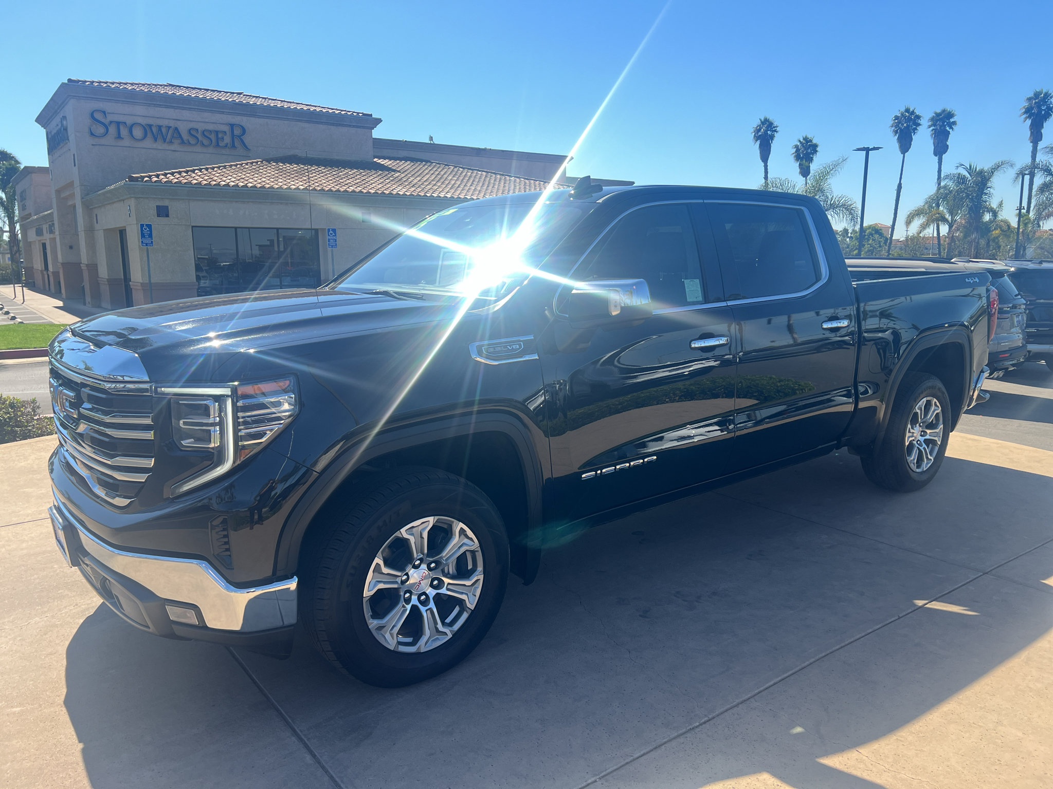 Used 2025 GMC Sierra 1500 SLT AWD/4WD image 1