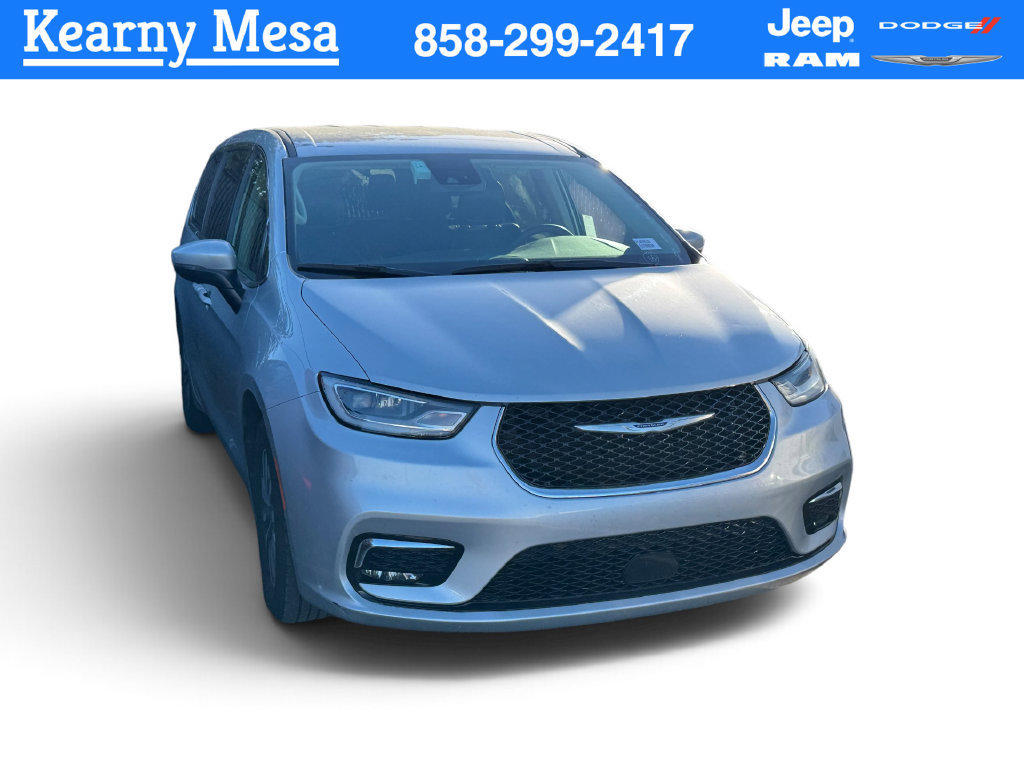 Used 2023 Chrysler Pacifica Touring-L FWD image 1