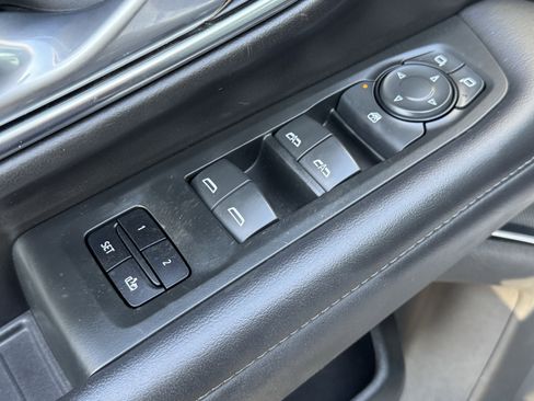 Used 2022 Chevrolet Suburban Z71 image 24