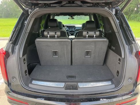 Used 2025 Cadillac XT6 Premium Luxury image 5