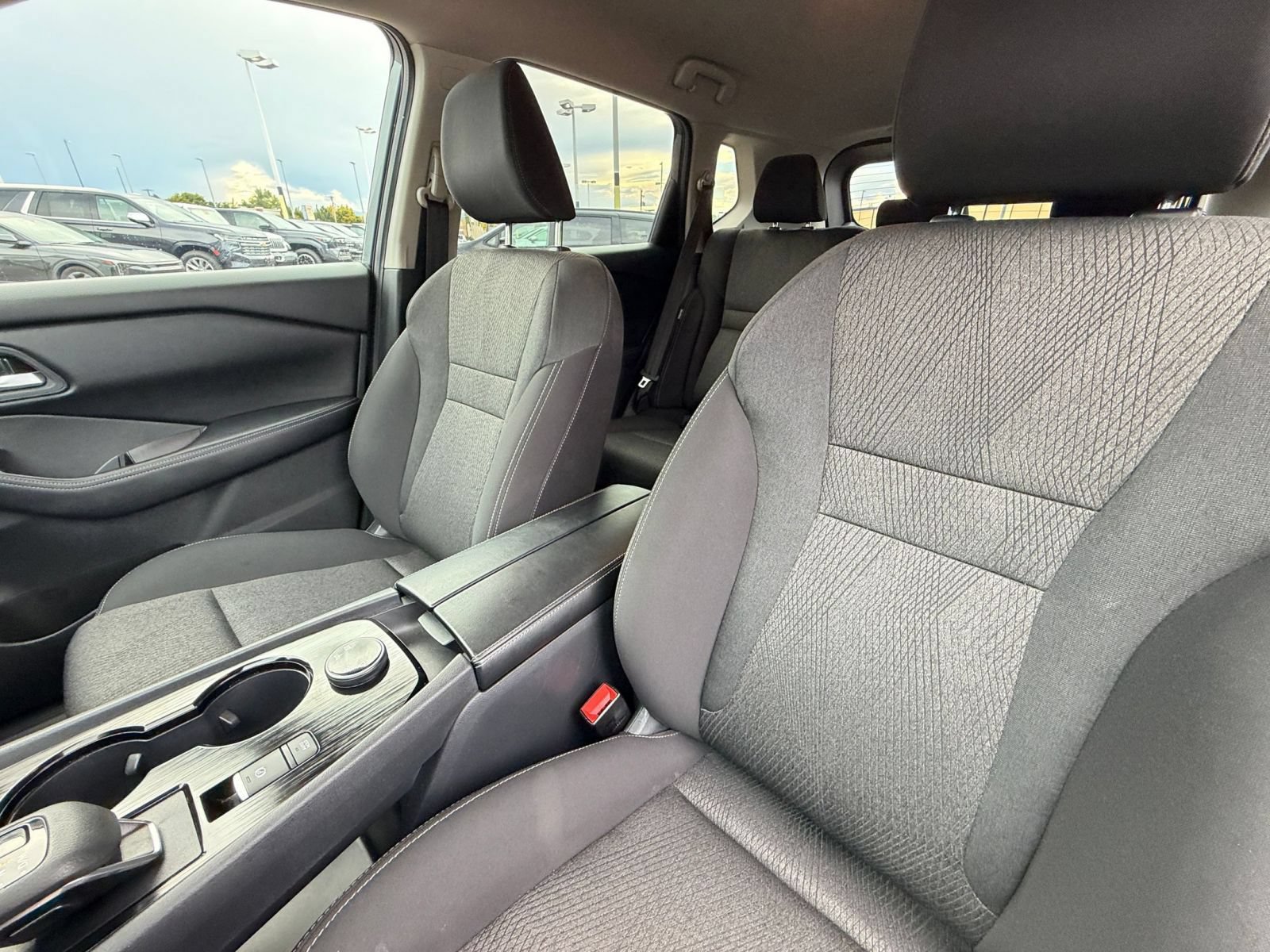 Used 2025 Nissan Rogue SV AWD/4WD image 37