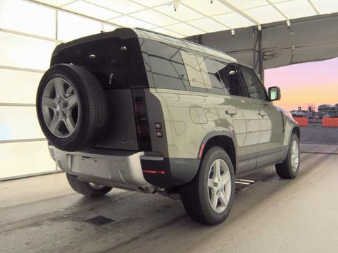 Used 2022 Land Rover Defender 110 SE image 2