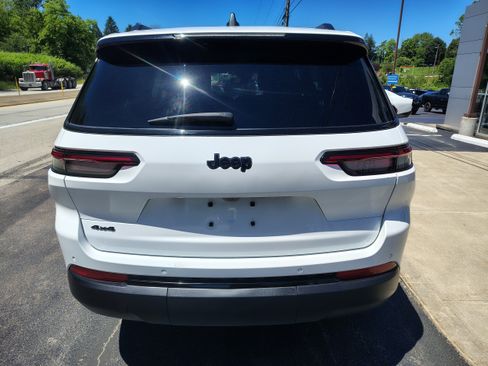 Certified 2024 Jeep Grand Cherokee L Laredo AWD/4WD image 8