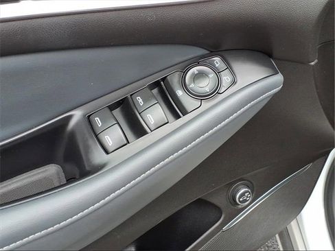 Used 2021 Buick Enclave Essence image 22