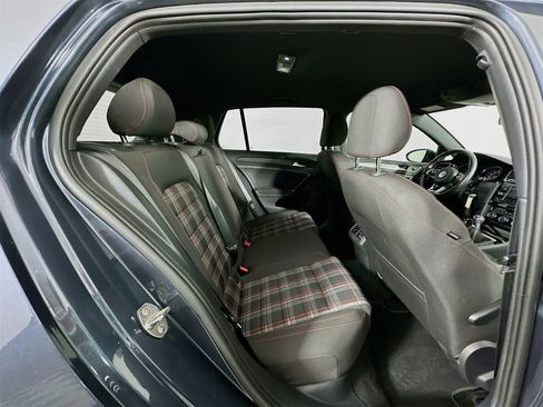 Used 2018 Volkswagen Golf 4-Door image 26