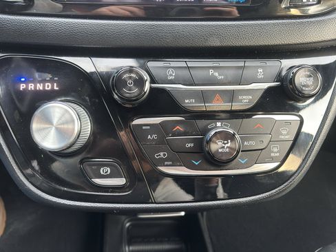 Used 2018 Chrysler Pacifica Touring-L w/ Premium Audio Group image 23