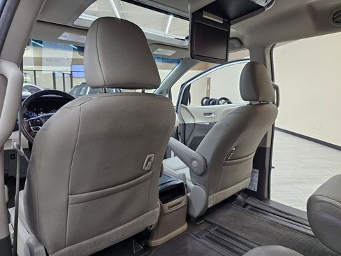 Used 2016 Toyota Sienna XLE w/ XLE Navigation Package FWD image 25