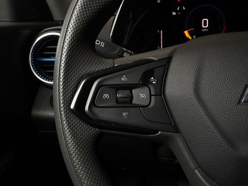 Used 2025 Chevrolet Trax LT FWD image 32