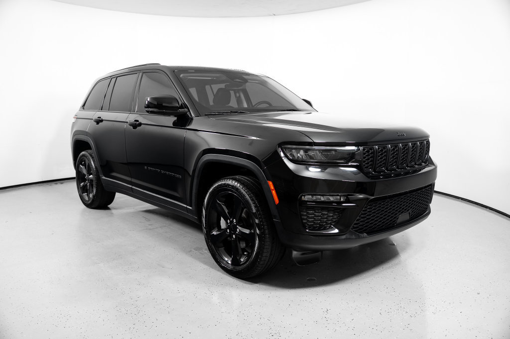 Used 2023 Jeep Grand Cherokee Limited w/ Black Appearance Package AWD/4WD image 2