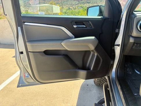 Used 2024 Chevrolet Colorado ZR2 w/ Safety Package AWD/4WD image 11