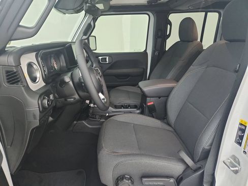 New 2026 Jeep Wrangler Unlimited Sahara AWD/4WD image 19