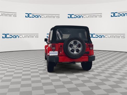 Used 2017 Jeep Wrangler Unlimited Sahara w/ Connectivity Group image 7