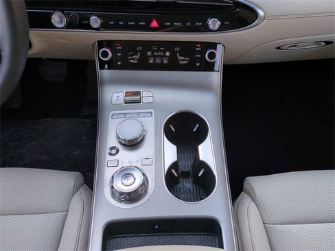 Certified 2026 Genesis GV70 2.5T Select image 17