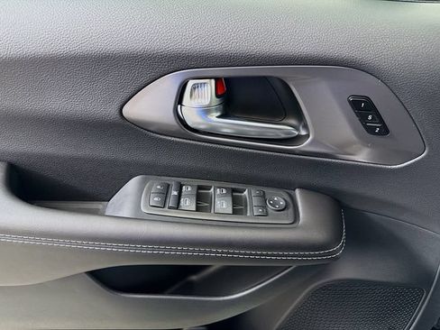 New 2026 Chrysler Pacifica Select w/ S Appearance Package FWD image 17
