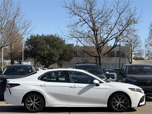 Certified 2024 Toyota Camry SE image 3