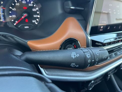 Used 2024 Jeep Compass Limited image 23