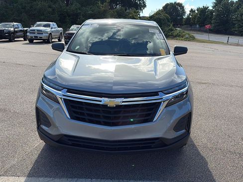 Used 2024 Chevrolet Equinox LS w/ LS Convenience Package FWD image 2