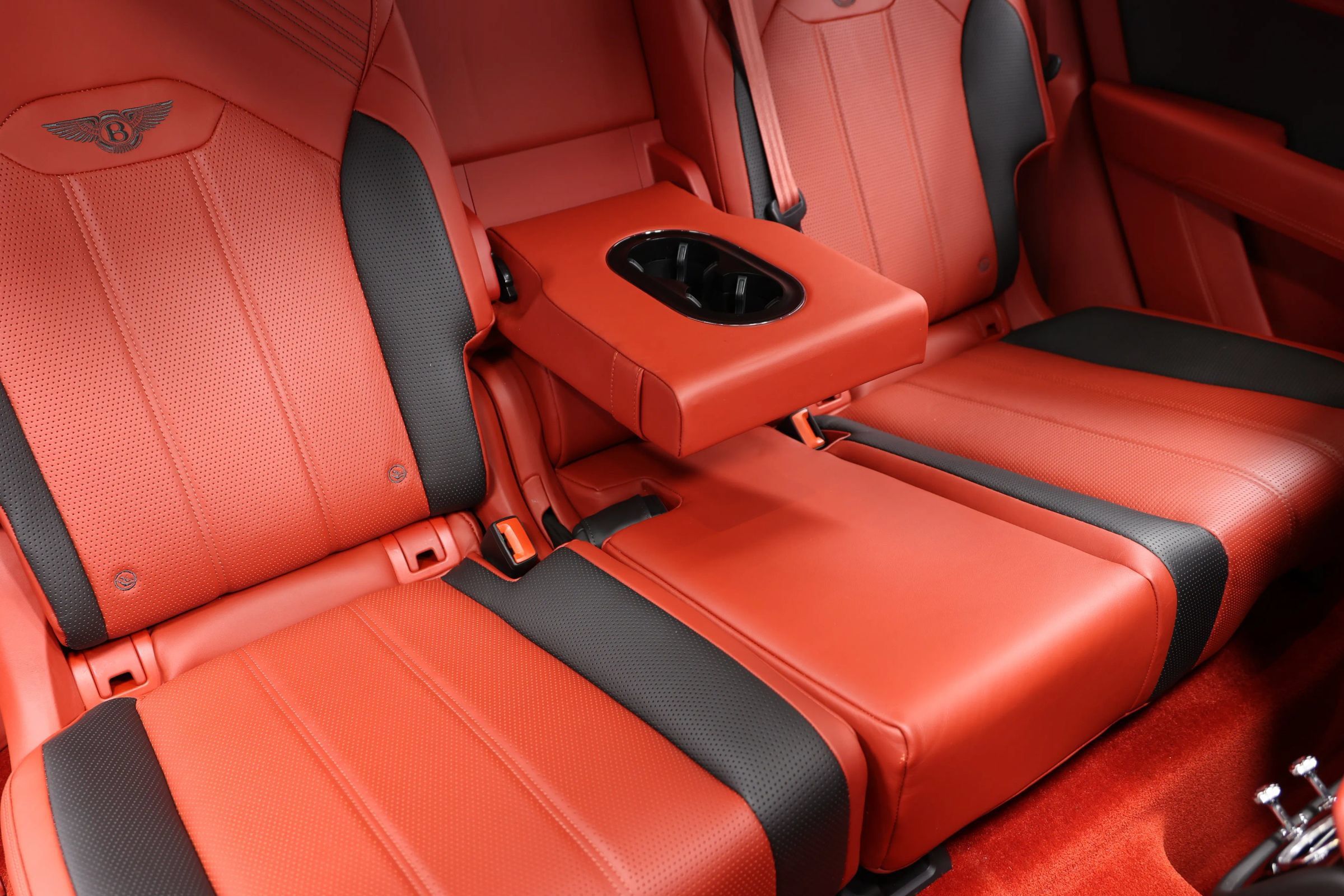 Used 2022 Bentley Bentayga AWD/4WD image 95