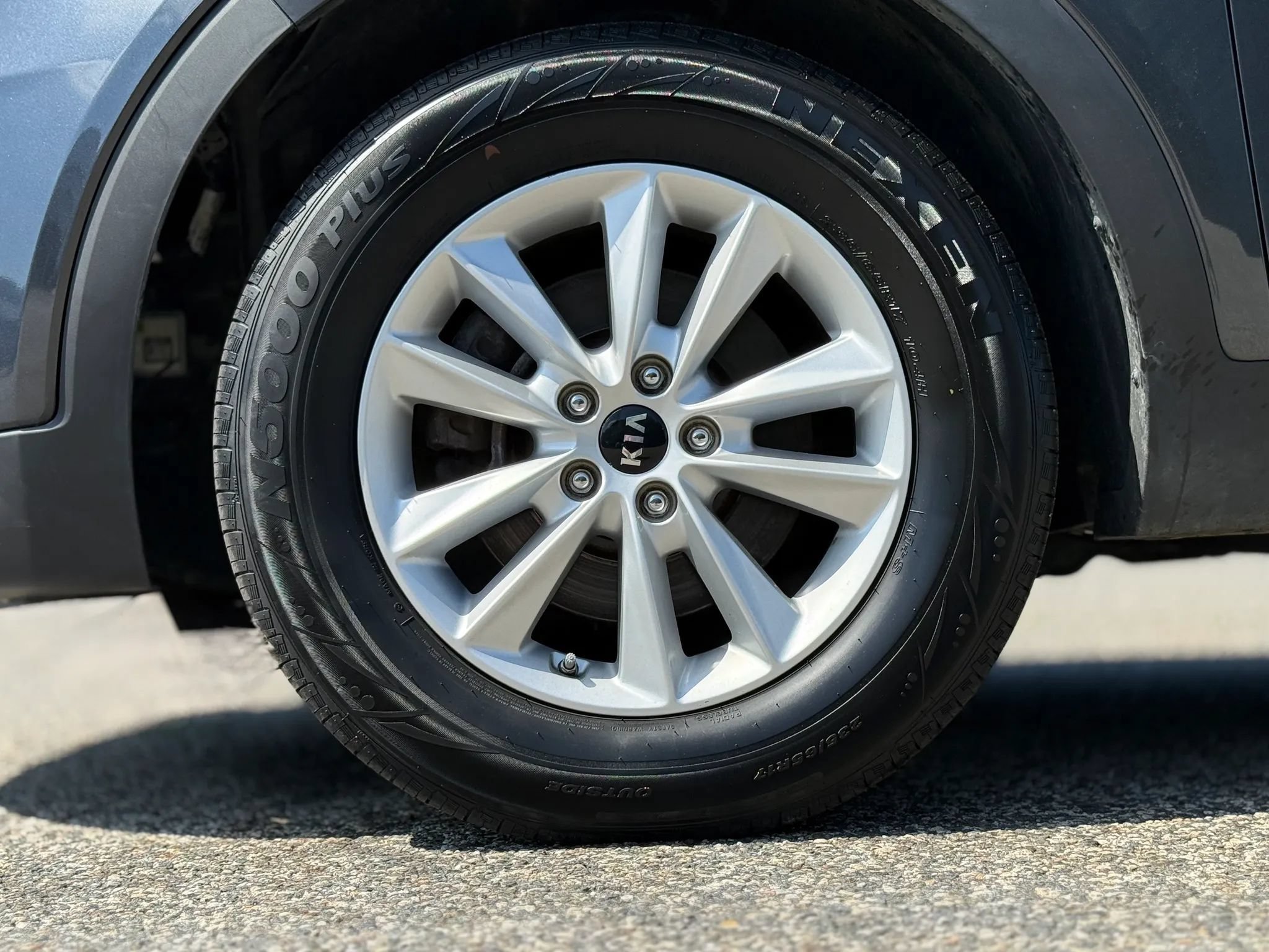 Used 2020 Kia Sorento LX AWD/4WD image 30