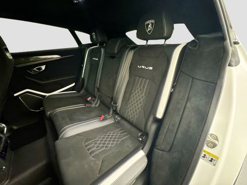 Used 2024 Lamborghini Urus Performante AWD/4WD image 25