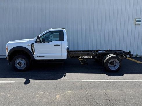 New 2025 Ford F550 4x4 Regular Cab Super Duty image 3