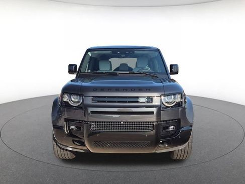 Used 2025 Land Rover Defender 110 X-Dynamic SE AWD/4WD image 2