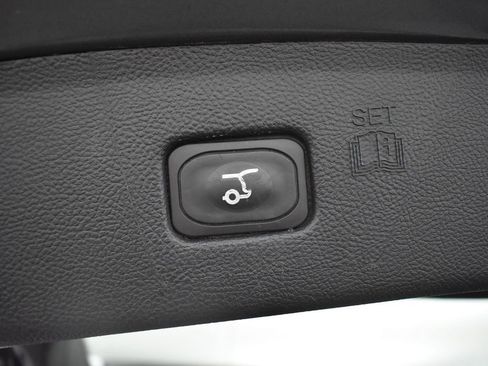 Used 2024 Ford Edge Titanium image 33