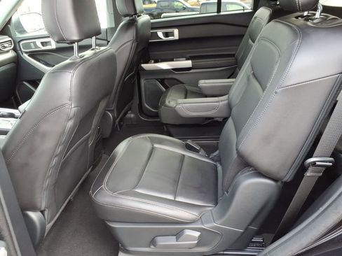 Used 2024 Ford Explorer XLT w/ Equipment Group 202A image 11