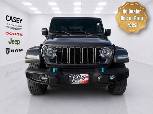 Used 2024 Jeep Wrangler Unlimited w/ Convenience Group AWD/4WD image 2