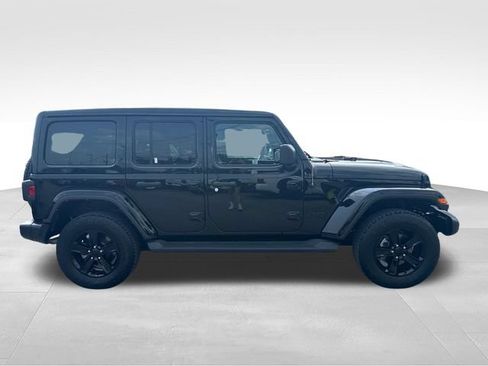 Used 2022 Jeep Wrangler Unlimited Sahara AWD/4WD image 6