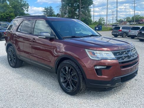 Used 2018 Ford Explorer XLT w/ Equipment Group 202A AWD/4WD image 7