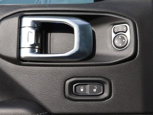 Used 2022 Jeep Wrangler Unlimited Sahara w/ Cold Weather Group image 16