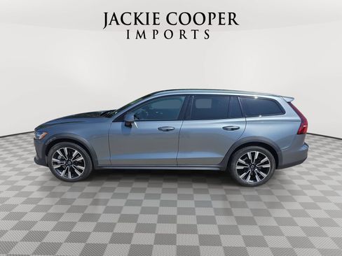 Used 2020 Volvo V60 T5 Cross Country AWD/4WD image 8