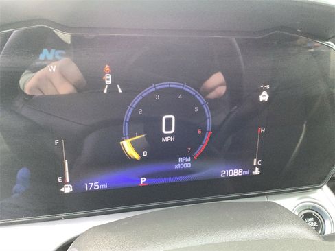 Used 2024 Chevrolet Trax LT w/ LT Convenience Package image 11