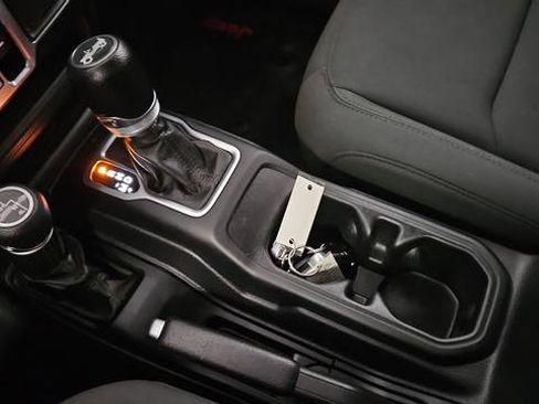 Used 2018 Jeep Wrangler Unlimited Sport AWD/4WD image 18
