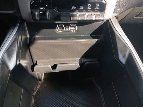 Used 2024 RAM 2500 Big Horn w/ Off Road Package AWD/4WD image 28