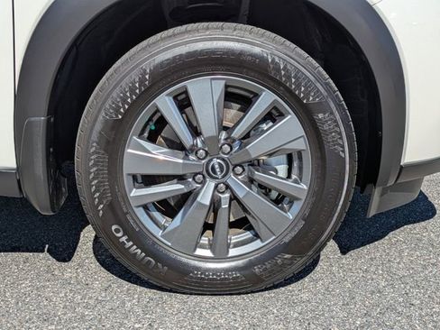 Used 2024 Nissan Pathfinder SV w/ SV Premium Package image 11