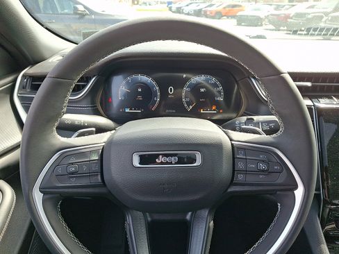 Certified 2023 Jeep Grand Cherokee Altitude image 21