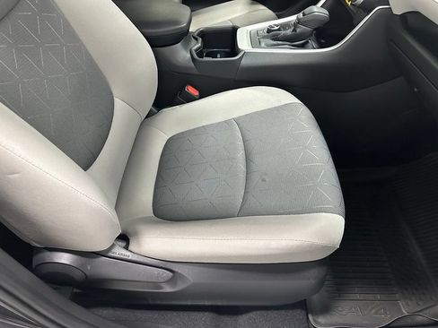 Used 2025 Toyota RAV4 XLE AWD/4WD image 59