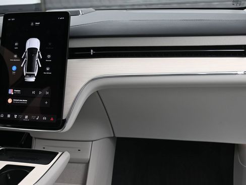 Used 2025 Volvo EX90 Plus image 17