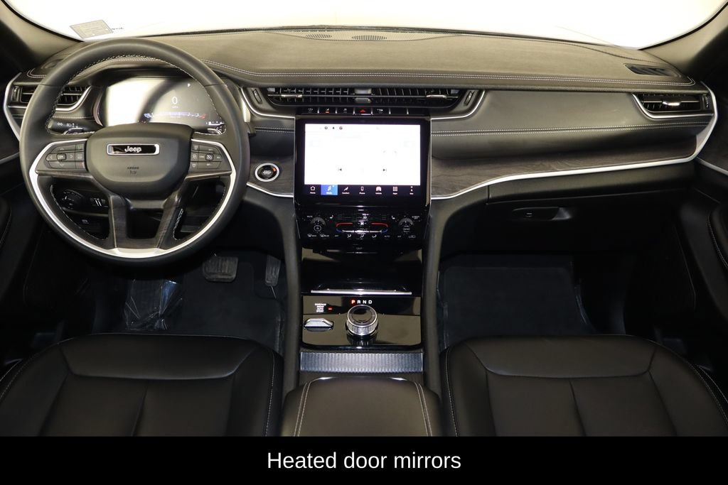 Used 2025 Jeep Grand Cherokee Limited AWD/4WD image 13