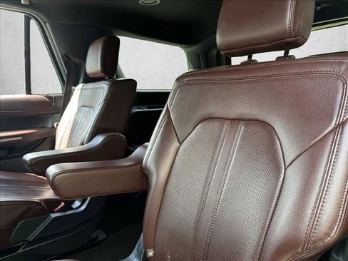 Used 2022 Ford Expedition Limited image 19