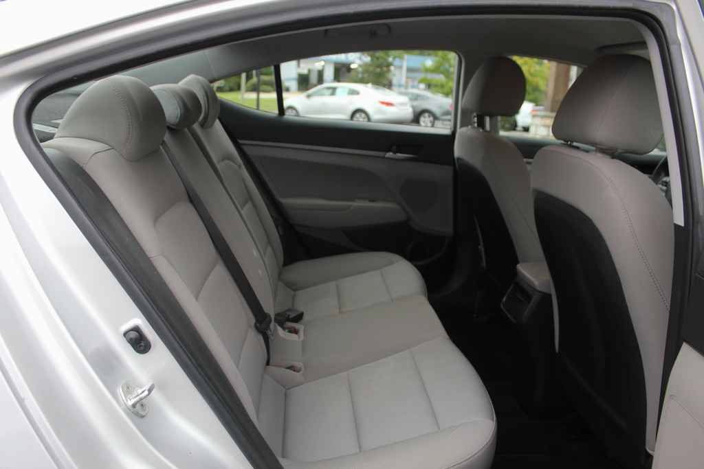 Used 2017 Hyundai Elantra SE FWD image 23