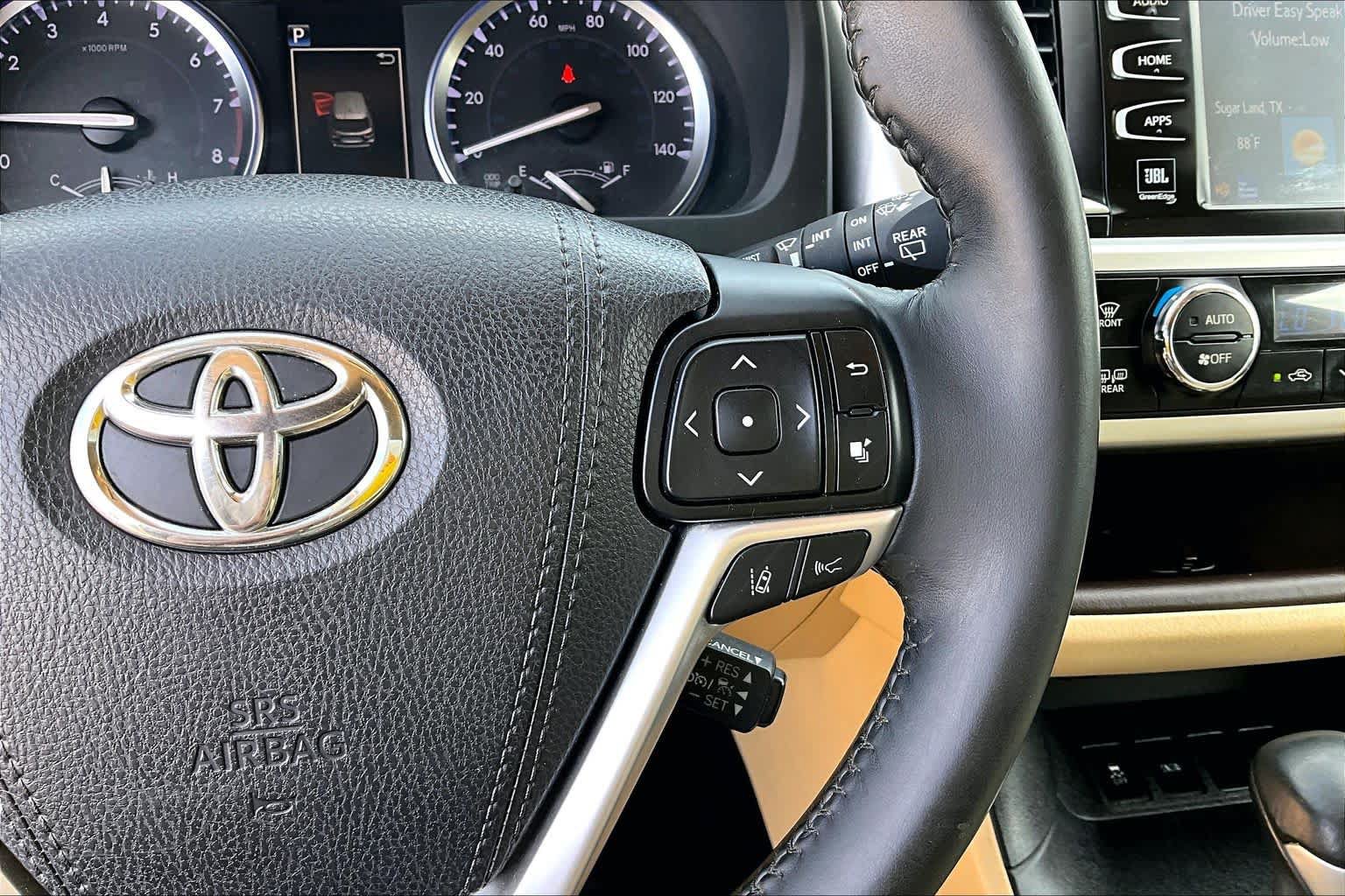 Used 2017 Toyota Highlander Limited FWD image 25