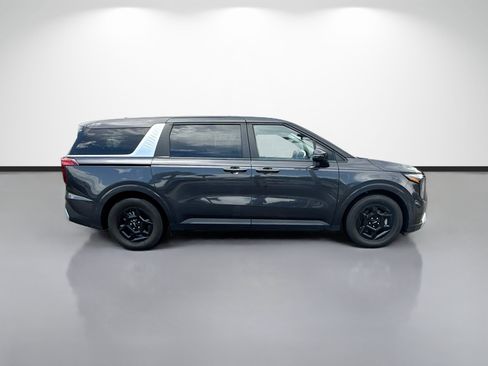 Used 2025 Kia Carnival FWD image 6
