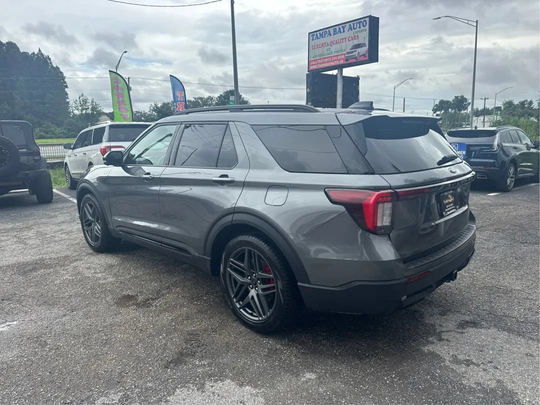 Used 2026 Ford Explorer ST-Line w/ ST-Line Street Pack RWD image 7